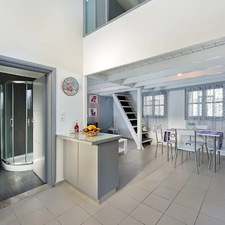 Muses-old Town Apartment *